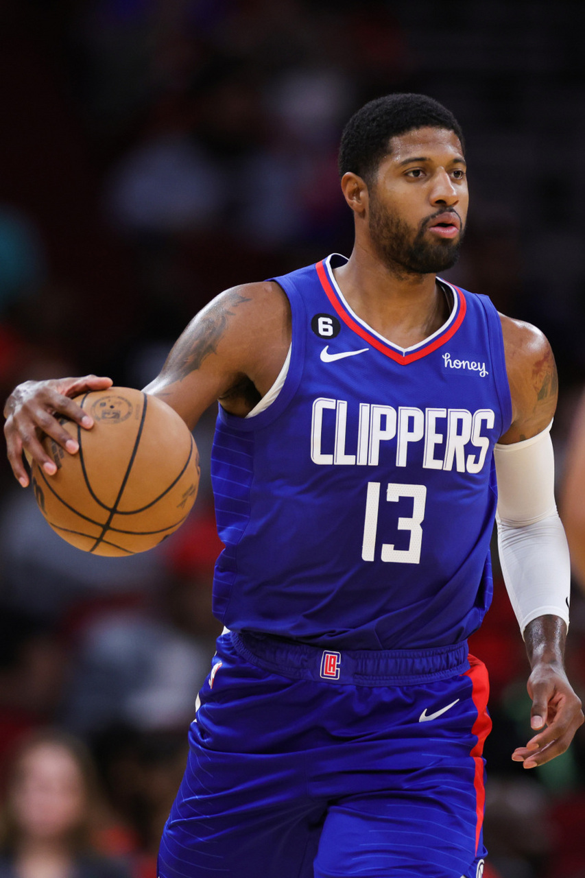 爱游戏官方入口-广东队鏖战鹈鹕，乔治状态火热