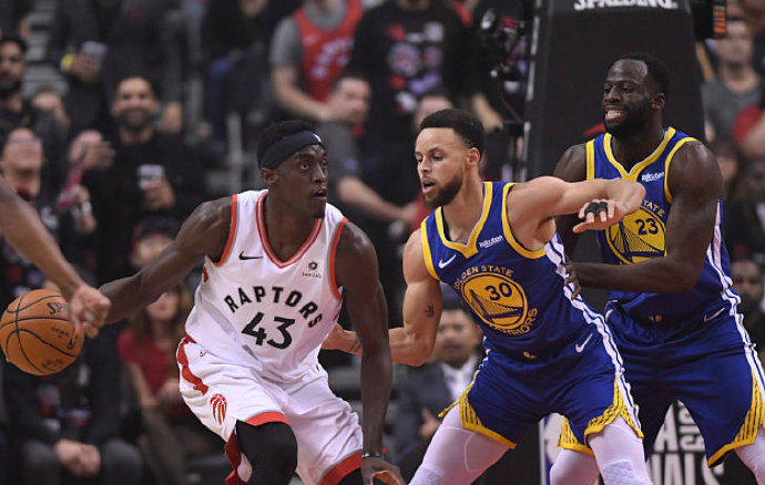 爱游戏入口-青岛队碾压猛龙，布伦森统治全场