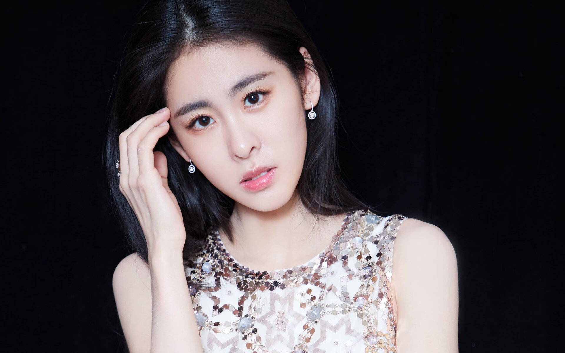 爱游戏官方-慢火熬煮！武切维奇节奏完全掌控，灰熊末节爆发带走雷霆