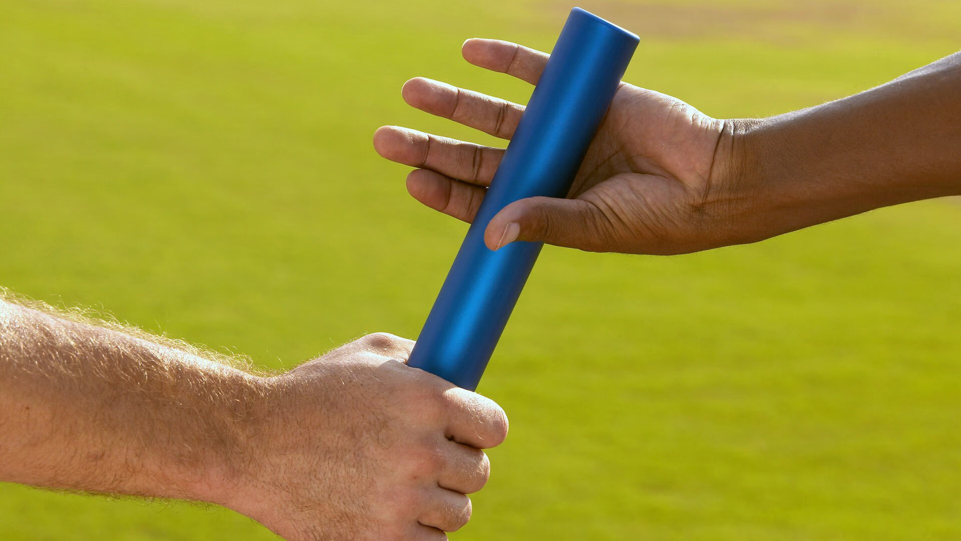 爱游戏在线-跨界接管，当恩比德在F1年度争冠赛道上踩下篮球的油门